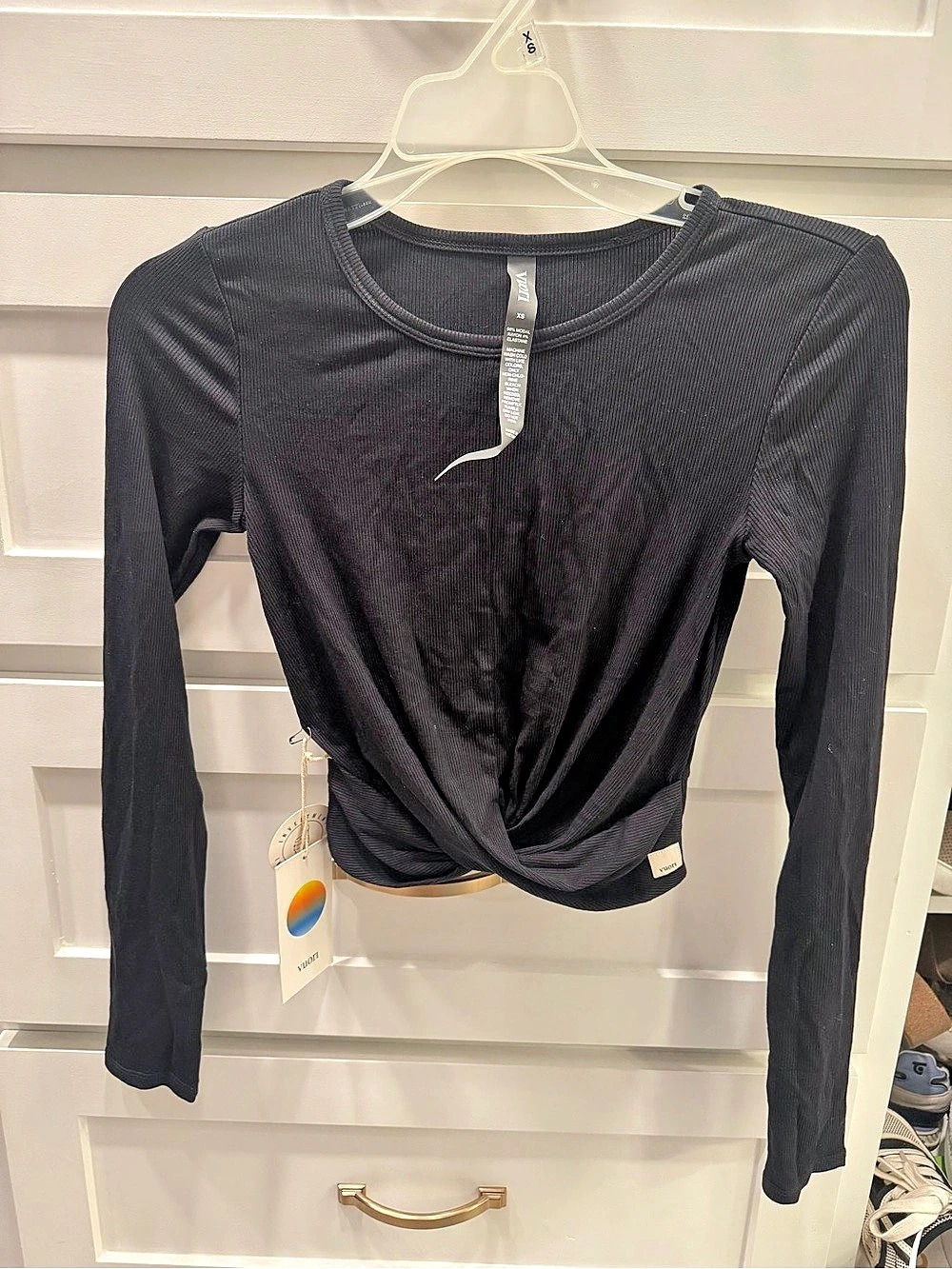 Vuori Black Twist Hem Long Sleeve Top Size XS NWT